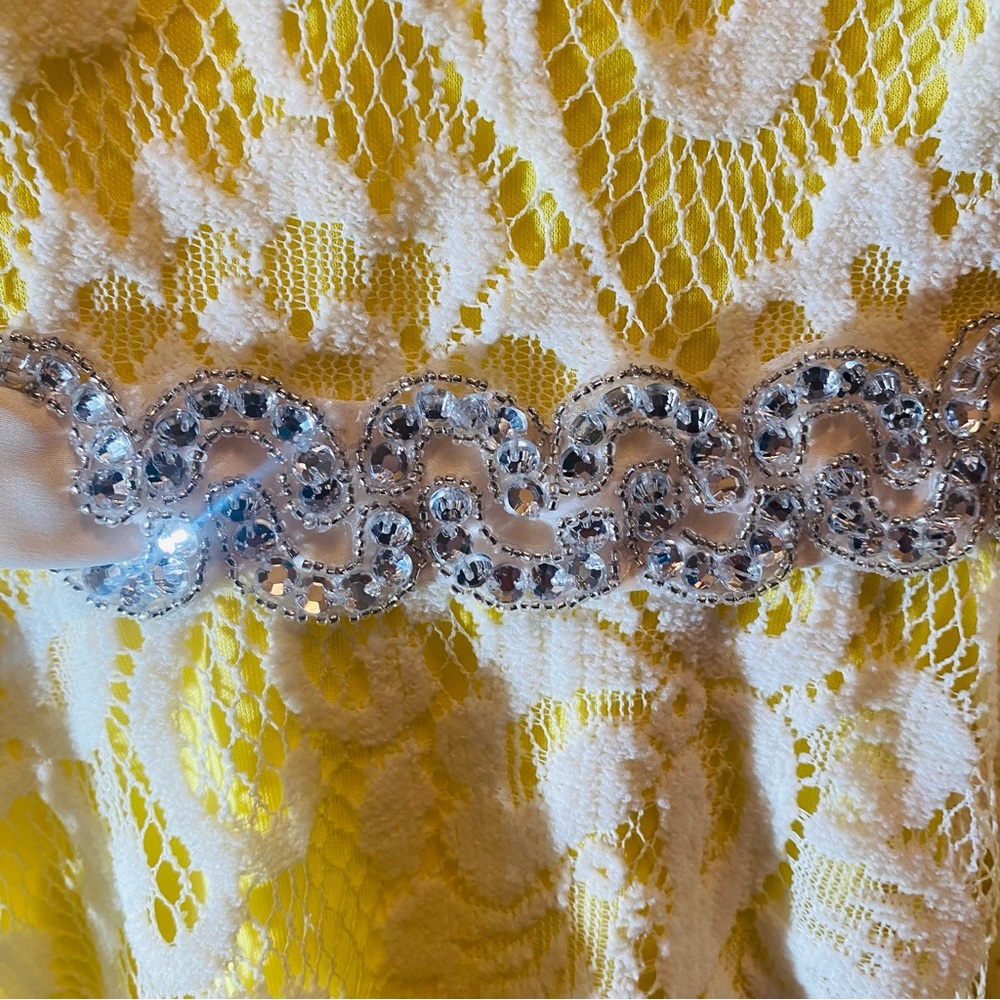 BETSEY & ADAM Yellow White Lace Rhinestone Belt Dress - Picture 4 of 8